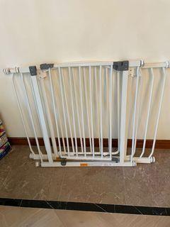 RESERVED!! Baby gates 4 pieces for $23 only