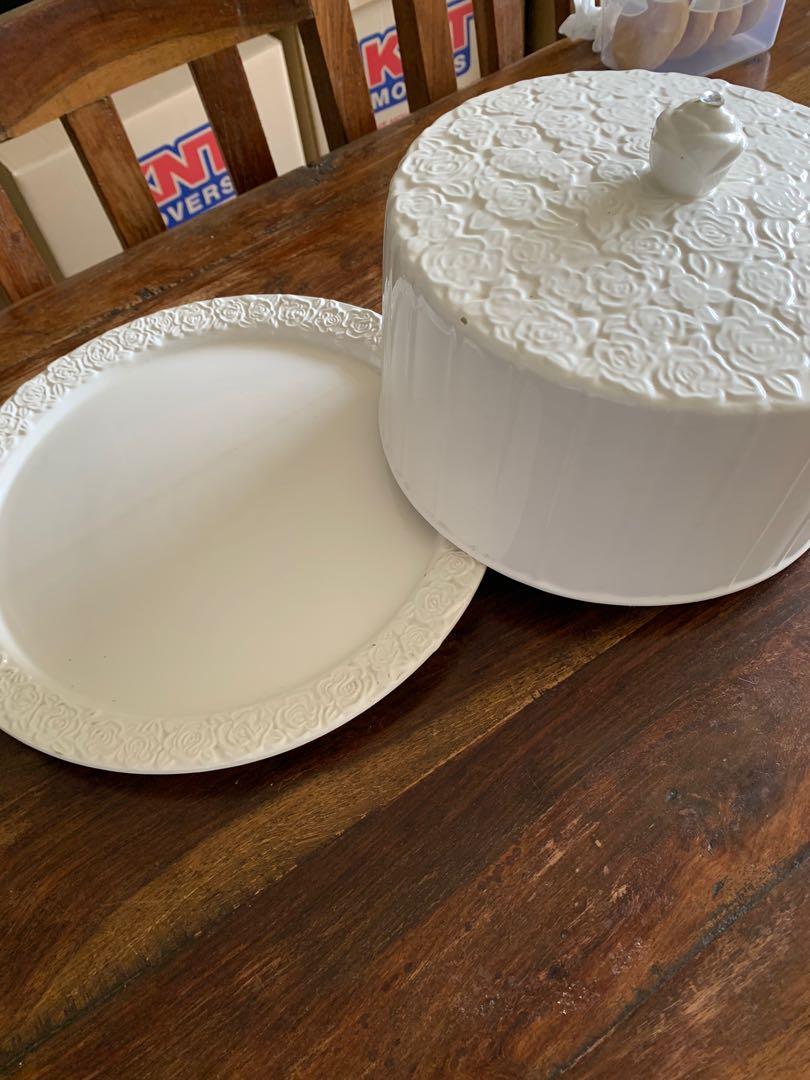 Cake Display Dish w/Cover, Furniture & Home Living, Kitchenware