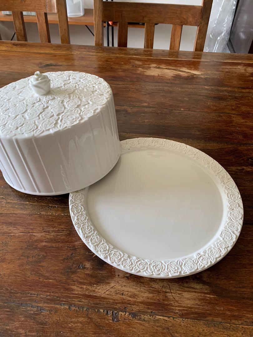 Cake Display Dish w/Cover, Furniture & Home Living, Kitchenware