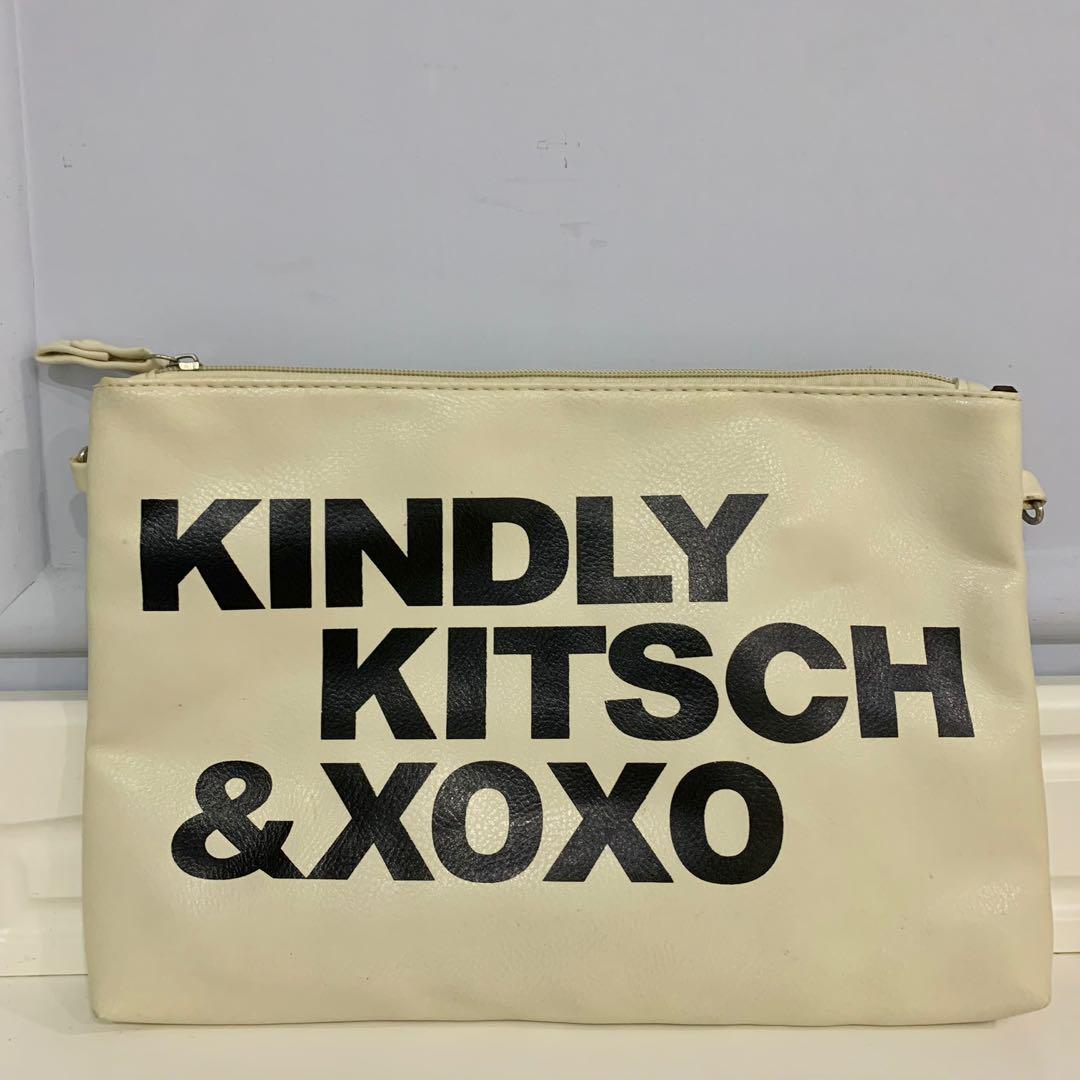 KINDLY KITSCH & XOXO米白字母手拿包 斜背包 肩背包 側背包, 她的時尚, 包包與錢包, 長銀包在旋轉拍賣