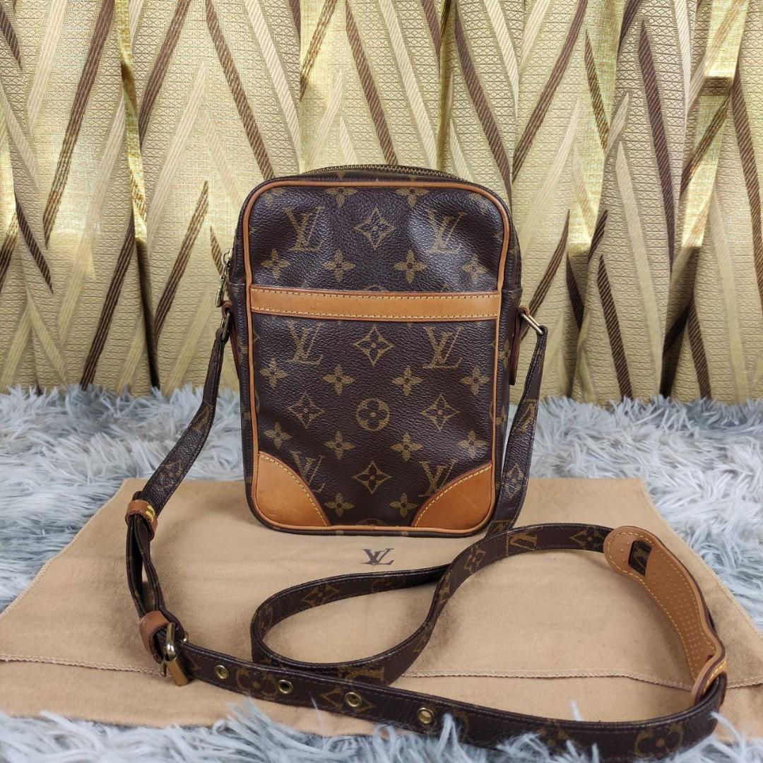 SUPER LIKE NEW Louis Vuitton Carryall PM, Luxury, Bags & Wallets on  Carousell