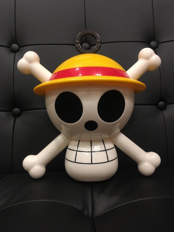 One Piece Straw Hat Pirates Skull Piggy Bank, Hobbies & Toys, Toys
