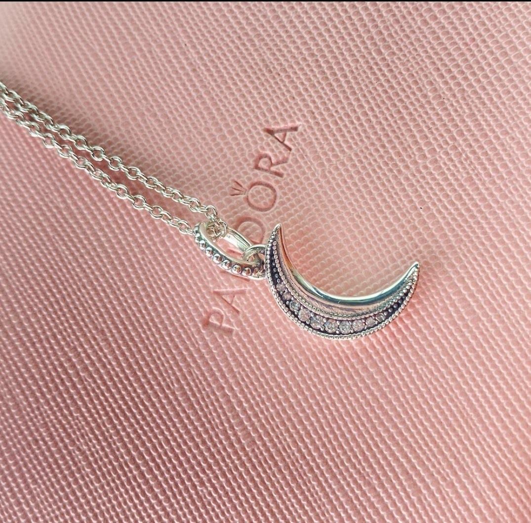 Crescent moon necklace deals pandora