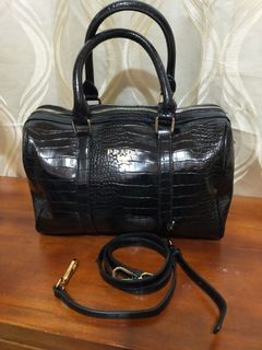 (Category: ) located in . Submitted by bagsthrifted.com (Listing ID 1102630603, Image 1). Description: .