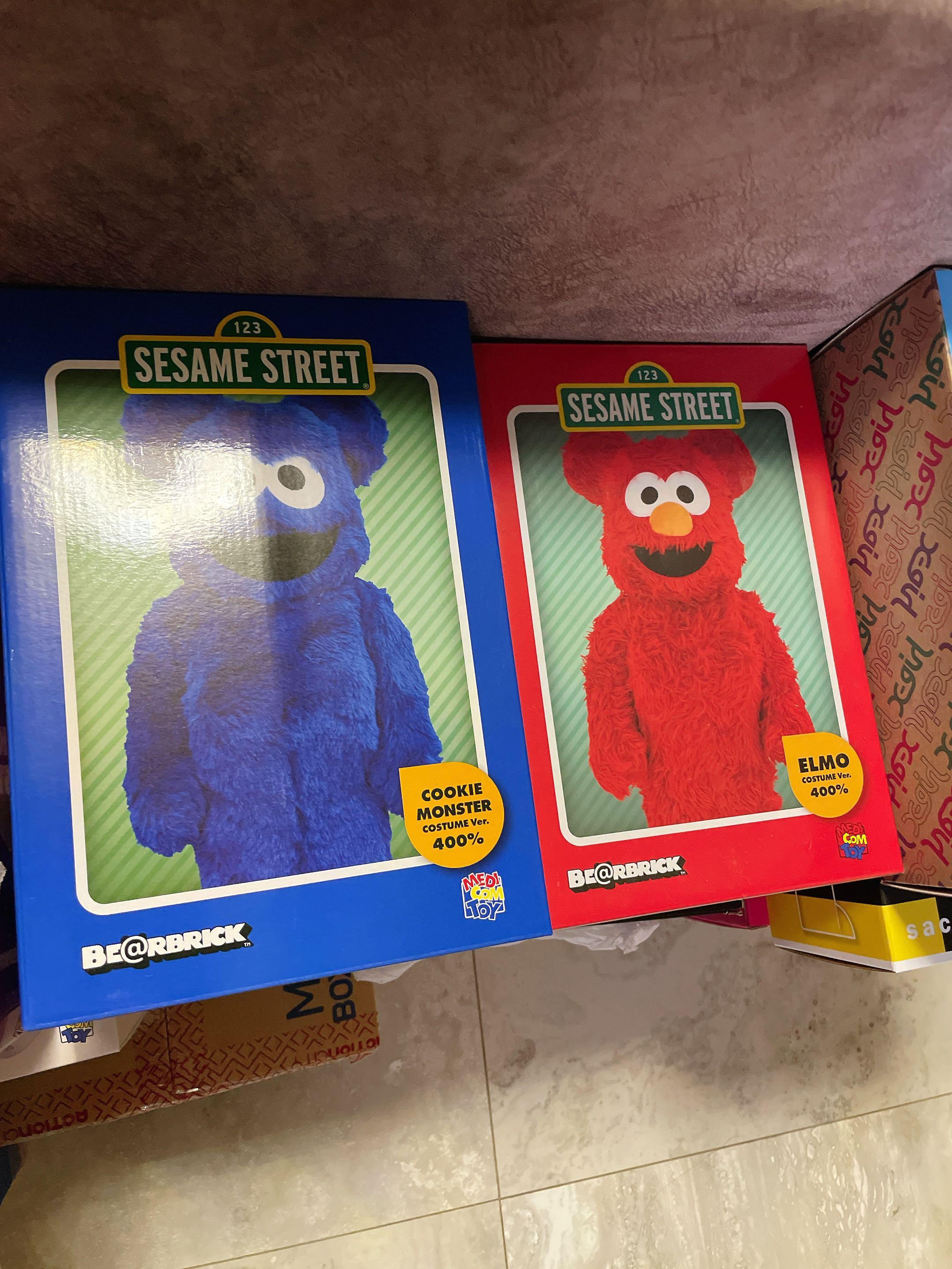 Pre order Elmo and Cookie Monster Bearbrick 400%, Toys 