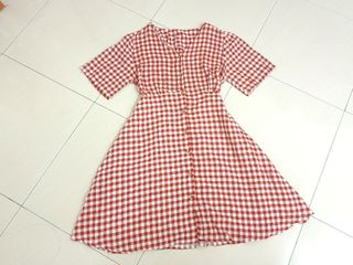 (Category: ) located in . Submitted by qi_prevoledclothes (Listing ID 1102524115, Image 1). Description: .