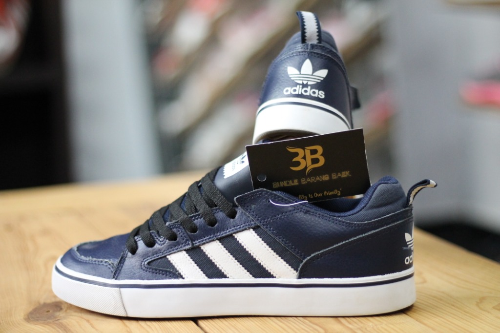 Adidas varial ii top