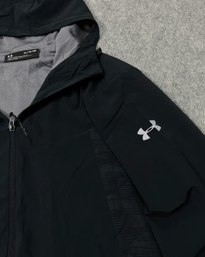 Under Armour Running Jacket Fesyen Pria Pakaian Baju Luaran di