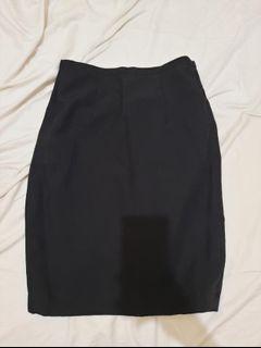Black tailored pencil skirt