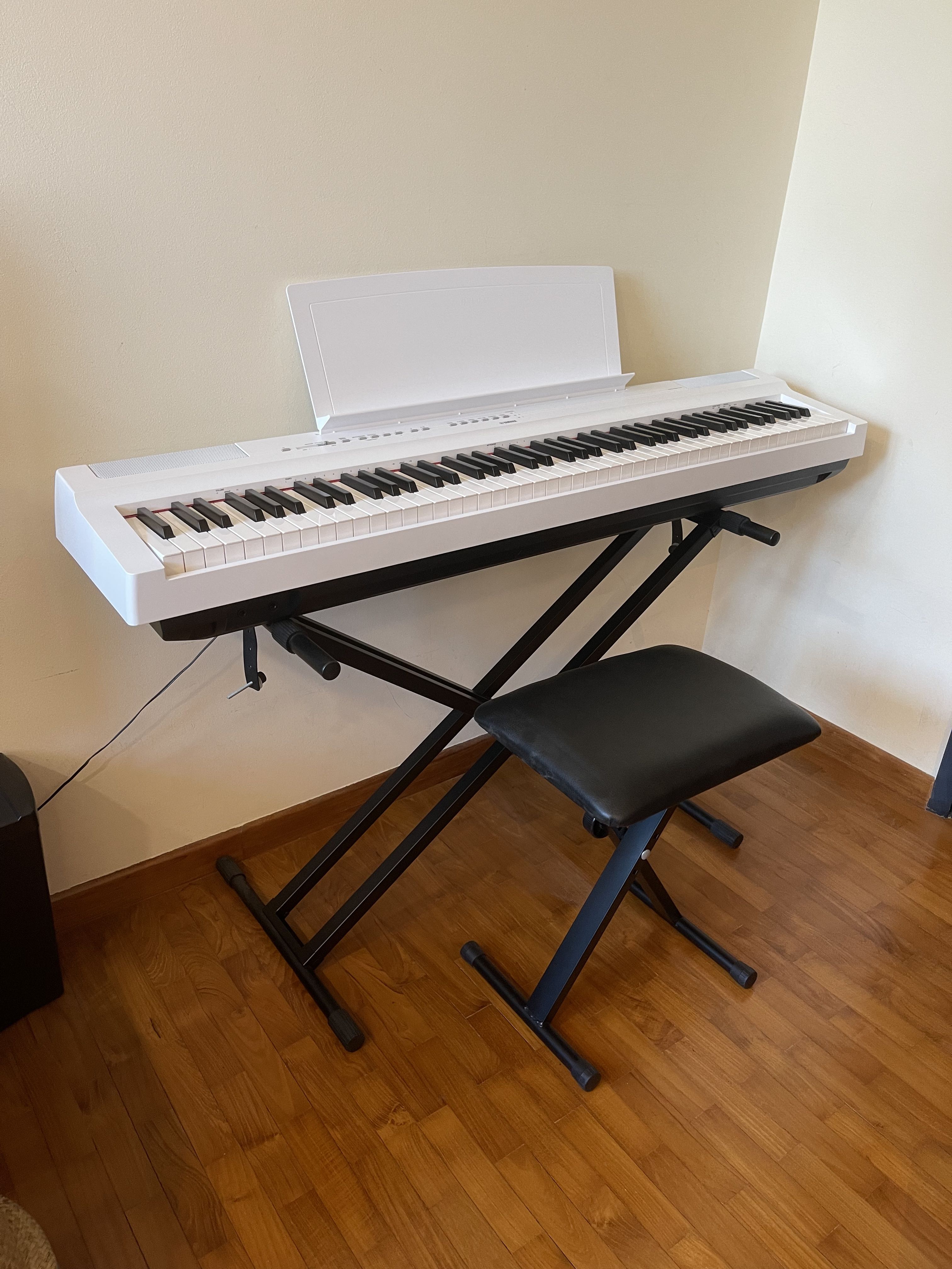 Yamaha digital piano p125 + stand + bench, Hobbies & Toys, Music