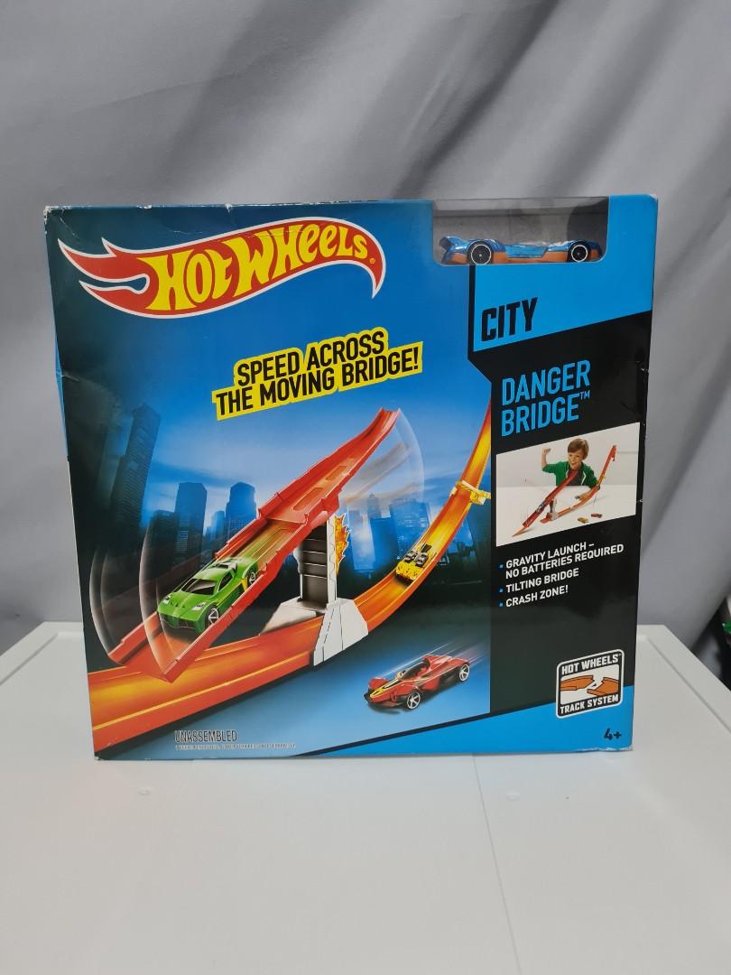 HOTWHEELS Danger Bridge Speed Across the Moving Bridge Crocodile Crunch Take down the crocodile Zombie Attack Can you stop the Zombie