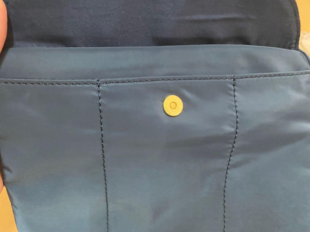 iPad mini pouch (Category: Purses & Pouches) located in Kuala Lumpur. Submitted by lsj92 (Listing ID 1102706195, Image 2). Description: Come with dust bag Good quality .