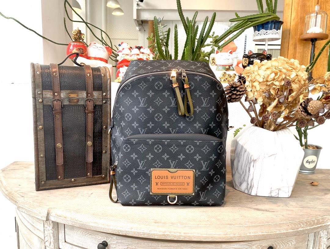 Pre-owned Louis Vuitton Monogram Eclipse Gaston Labels Discovery Backpack