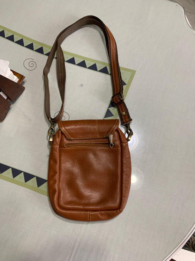 Massimo Dutti Sling Bag (Category: Luxury Bags & Wallets) located in Makati City. Submitted by mike2829 (Listing ID 1102736567, Image 1). Description: For Sale Massimo Dutti sling bag Brown color Dimension : length - 7.5”, height - 9.00” Pre loved from Italy Location : Makati City Price is negotiable Reason for selling : decluttering .