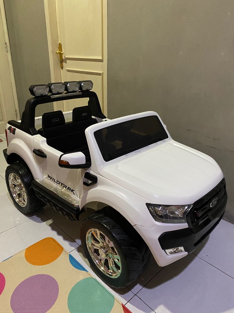 Mobil Aki anak Ford Ranger Wildtrack Licensed ukuran besar, Bayi & Anak