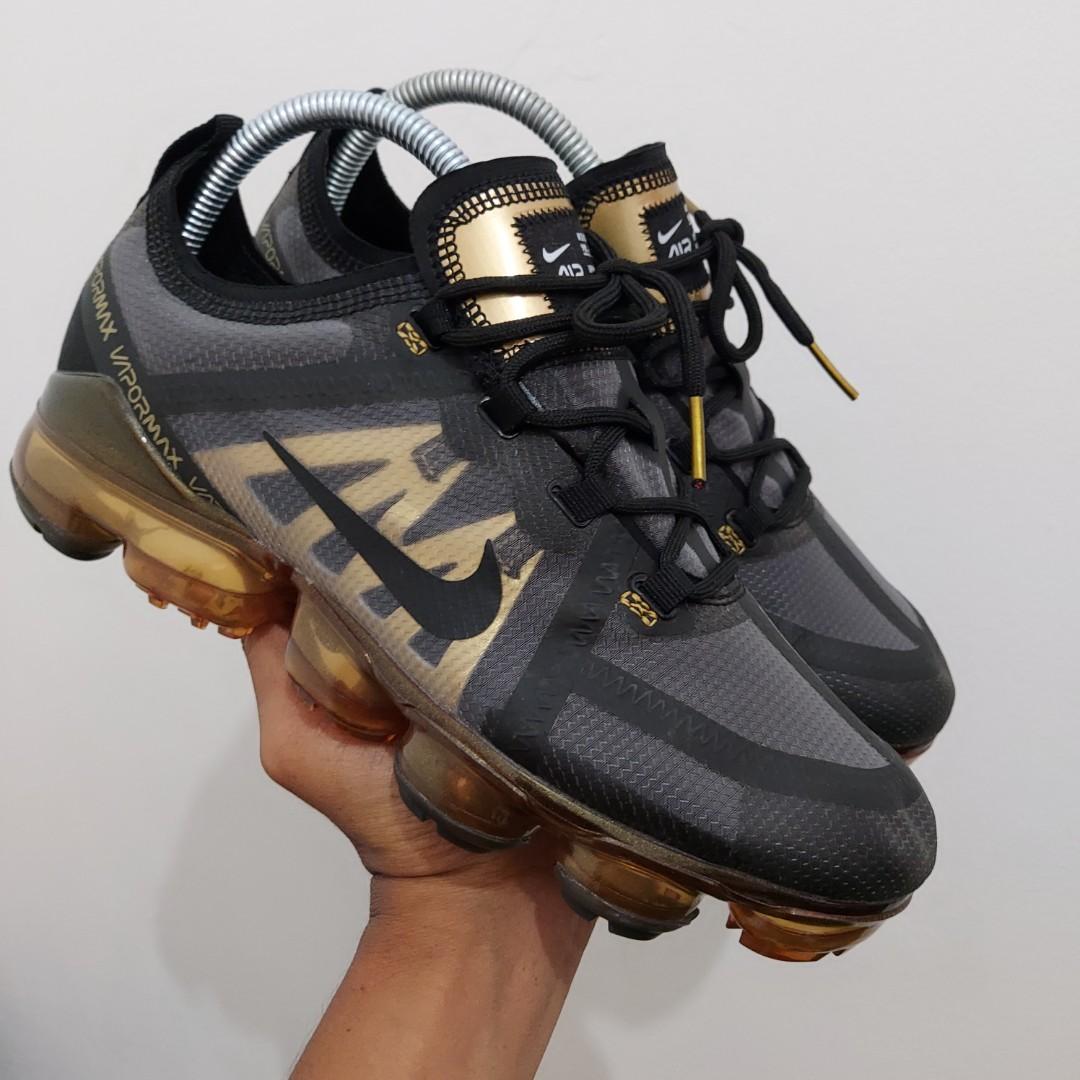 nike air vapormax black gold