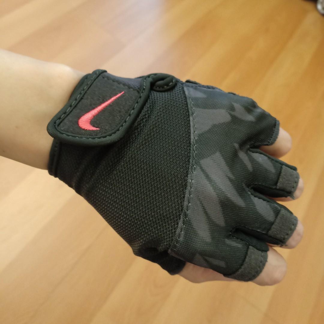Nike gym 2025 gloves for ladies