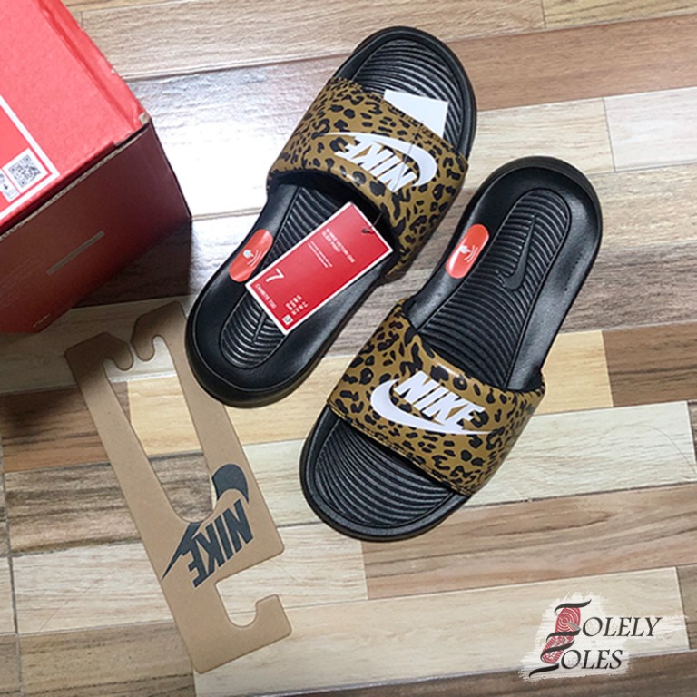bericht opgroeien noorden Nike Victori One Womens Print Slides - Leopard Chutney slippers sandals,  Women's Fashion, Footwear, Sandals on Carousell