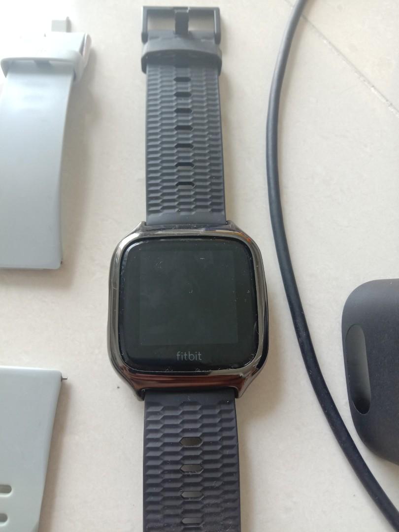 Not working Fitbit versa 1, Mobile Phones & Gadgets, Wearables & Smart