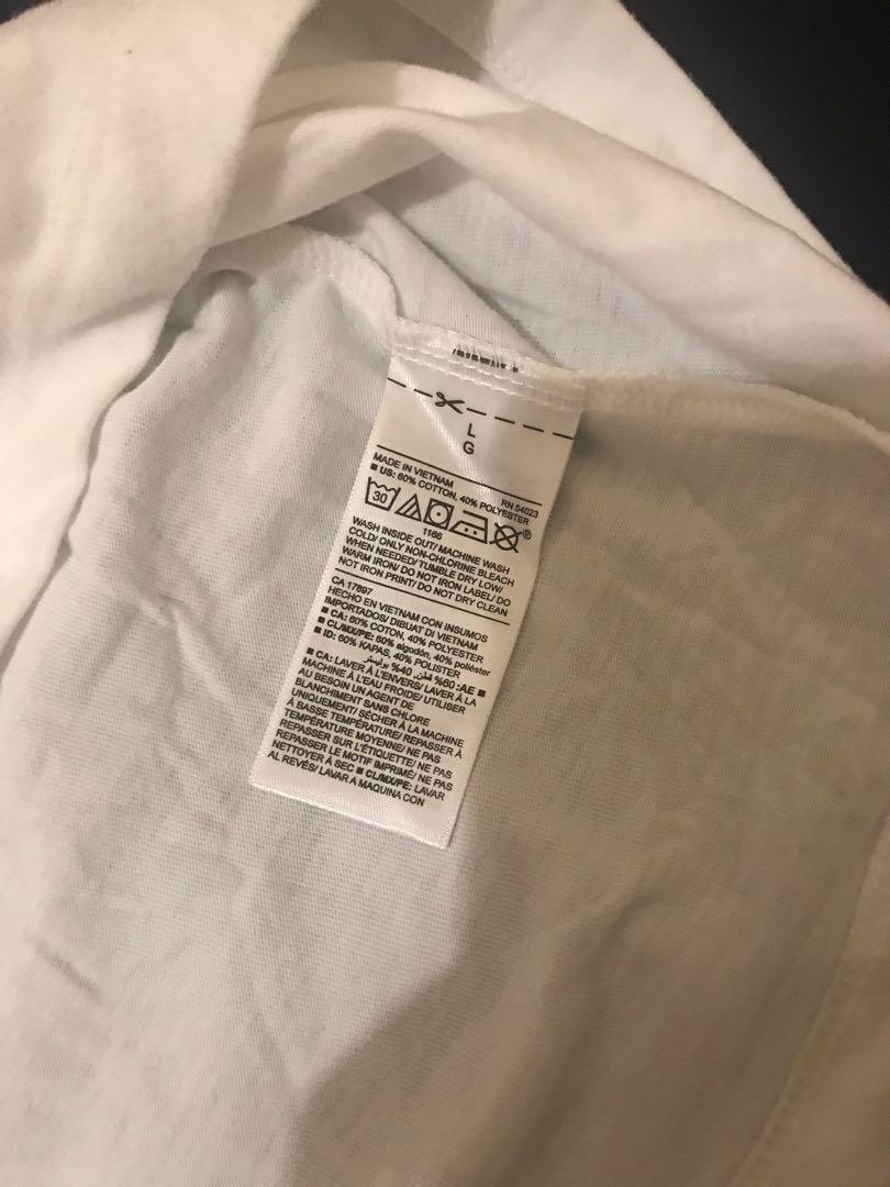 Old Navy Long Sleeve Shirt (Category: Tshirts & Polo Shirts ) located in Cavite. Submitted by luck01 (Listing ID 1102817669, Image 3). Description: Original Old Navy long sleeve shirt Brand new US bought 🇱🇷 Color: Navy Blue/Mustard/White Size: L Can fit medium to large Dimension (in inches): L - 28 W - 21.5 Malambot ang tela.