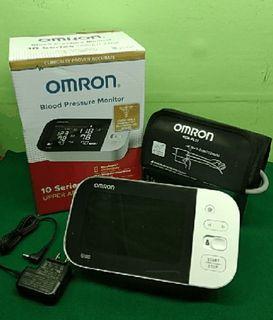 Omron 10 series digital BP Monitor with AC adaptor and batteries