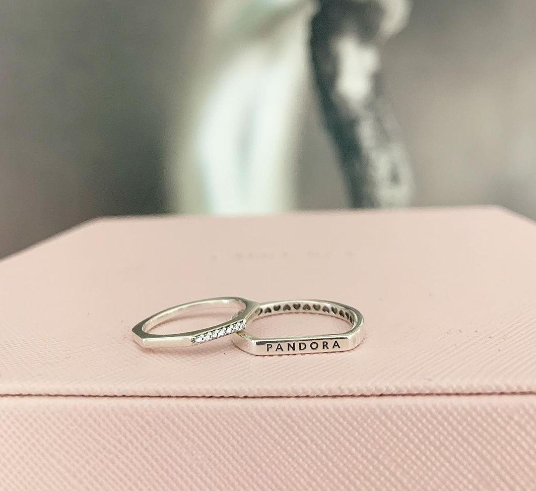 Pandora sparkling bar online stacking ring