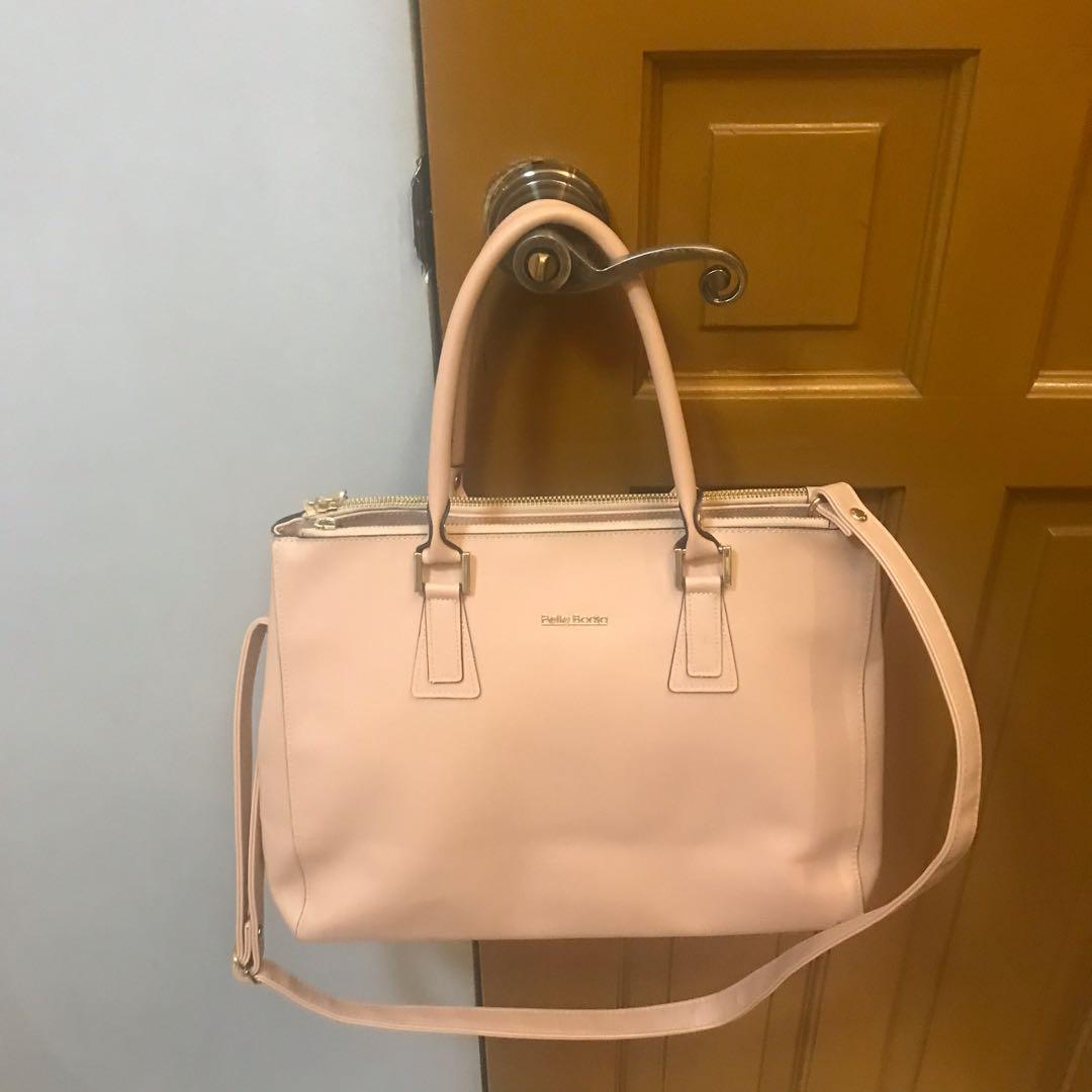 Pelle Borsa 2 way slot bag (Category: Luxury Bags & Wallets) located in Caloocan City. Submitted by kurlich (Listing ID 1102780482, Image 2). Description: Like new No flaws Saffiano leather Medium to large size 3 compartment .
