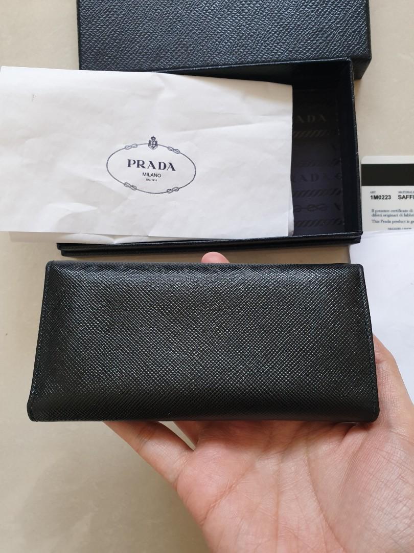 Prada Classic Black Key Pouch Ring Holder (Category: Luxury Bags & Wallets) located in Davao. Submitted by declutter14 (Listing ID 1102724216, Image 3). Description: Authentic 2014 Prada Classic Black with gold hardwares 10yrs na pero maganda pdin syempre preloved not brandnew like fresh sa store-- RTP nasa Php35K with resibo, box, card & paper stuffing Made in italy #181 condition Preloved 85/100 •BAWAL SA BARAT, NOT LAY-AWAY.NOT UKAY •ALWAYS BA