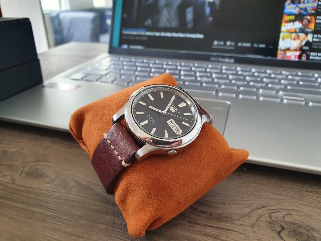 Seiko snk795 deals leather strap