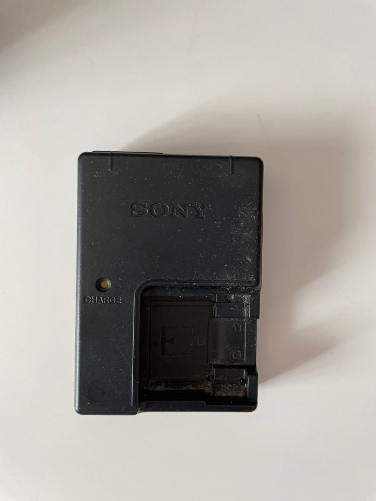 Sony camera battery charger, Computers & Tech, Parts & Accessories