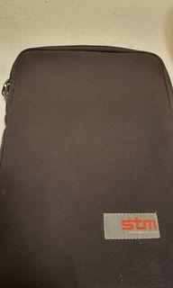 STM Bags Au Macbook Air sleeve
