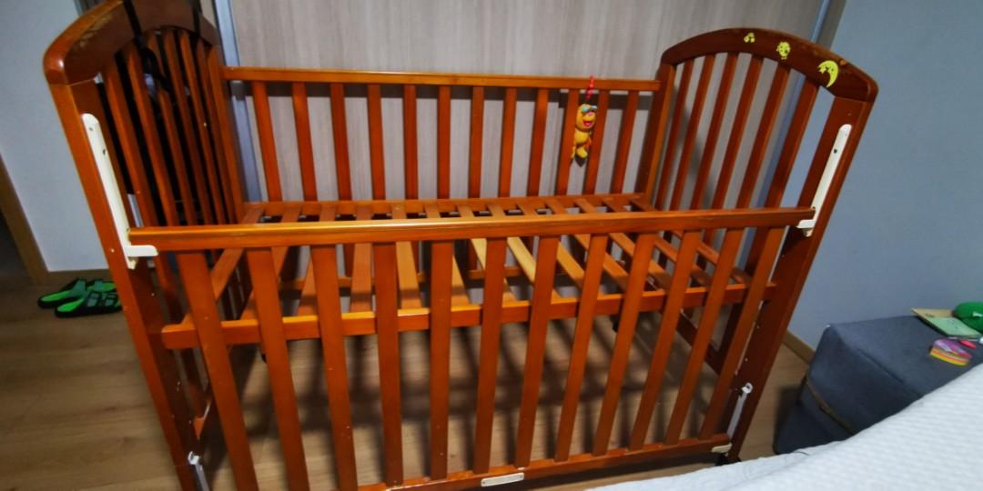 Used baby cot for sales