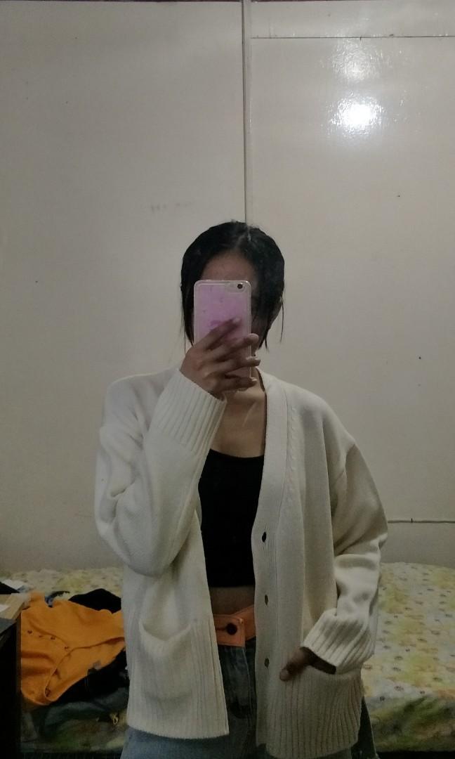 White Knitted Oversized Cardigan (Category: Coats, Jackets and Outerwear) located in Manila. Submitted by b2dazzle (Listing ID 1102832671, Image 3). Description: 「❀」LS01-724 | White Knitted Oversized Cardigan 「❀」Can fit small to large frames 「❀」Bought here on carousell as well, missing one button :( You can replace it with a unique one tho! [updated with new pics of some stains i didnt notice earlier] 「❀」Wear it as it is or use it as outerwear an