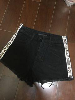 街頭牛仔短褲