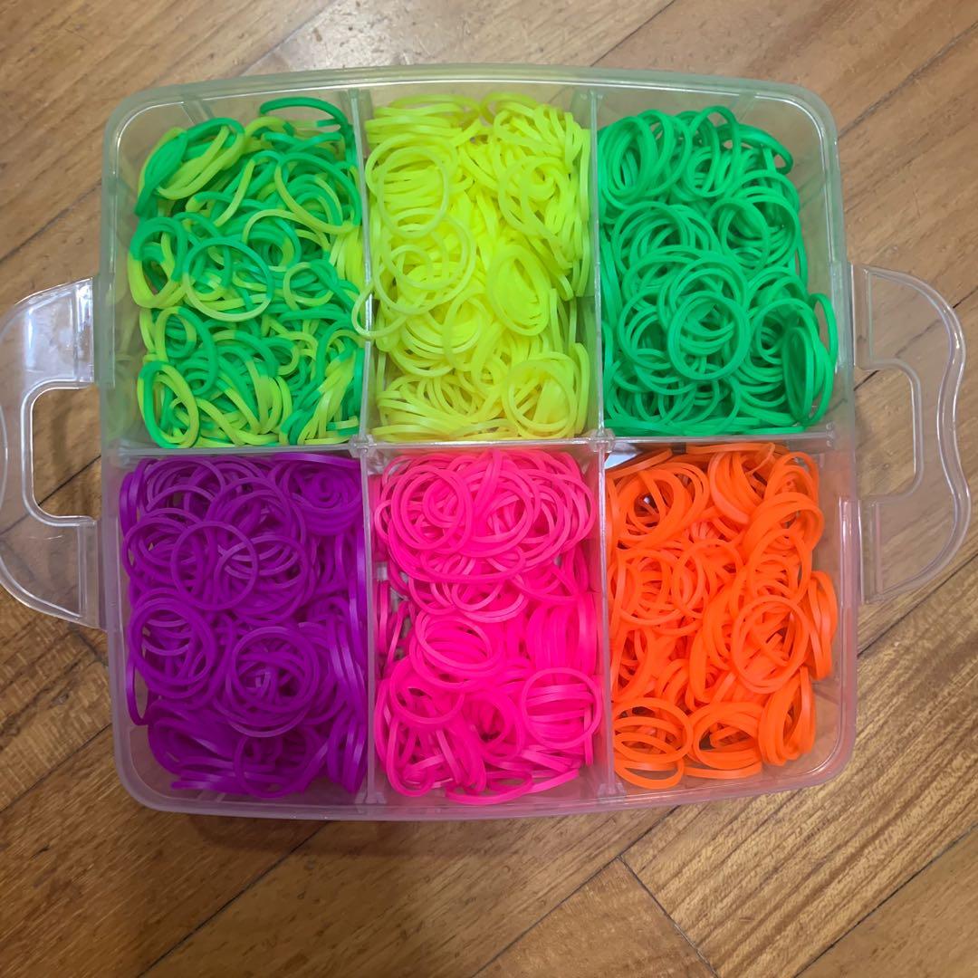 Free rainbow hotsell loom bands