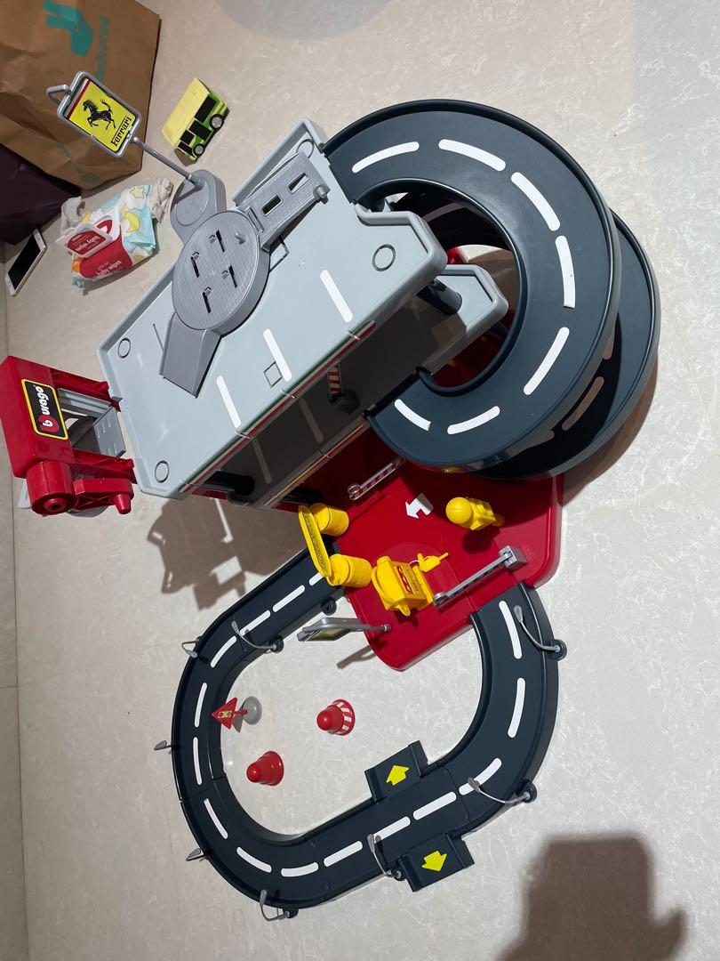 Rijp toezicht houden op Golven Bburago Ferrari Race & Play Parking Garage Playset, Hobbies & Toys, Toys &  Games on Carousell
