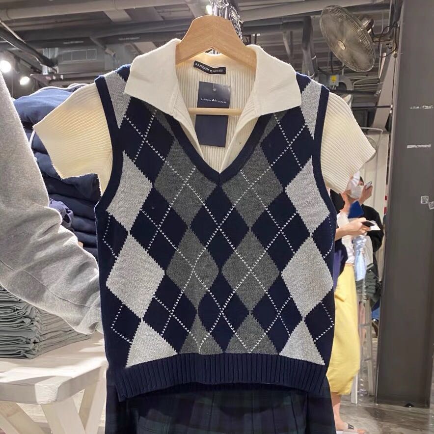 brandy melville knitted vest one set