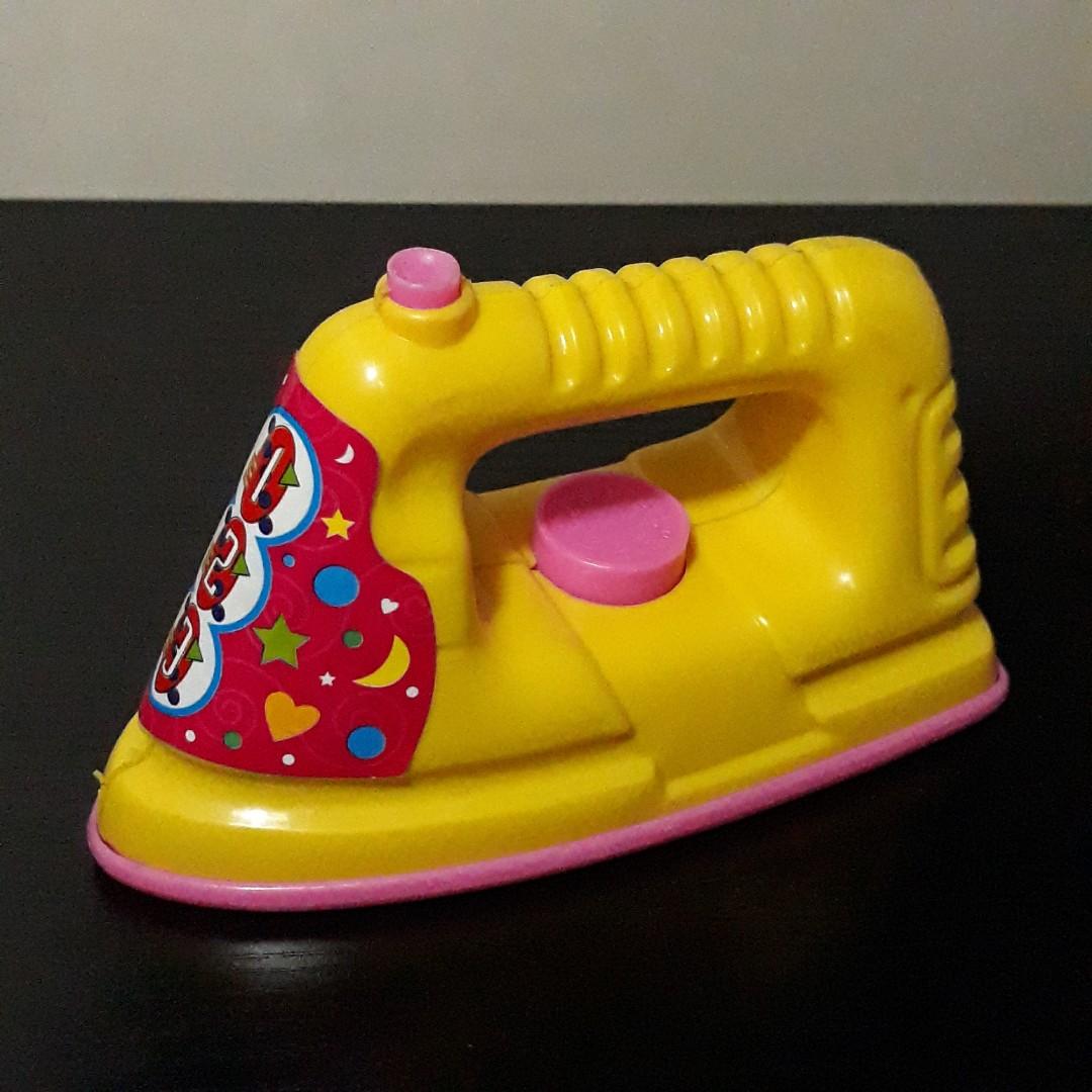 Clothes iron / plantsa toy (Category: Irons & Steamers) located in Las Pinas. Submitted by makamart (Listing ID 1103093130, Image 1). Description: .