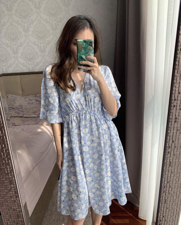 Brandsale Daisy Dress Daster Korea Blue Fesyen Wanita Pakaian Wanita Gaun Rok Di Carousell