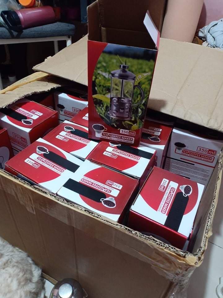 French Press/coffee maker (Category: Coffee & Tea Tableware) located in Quezon City. Submitted by ConsumerGoodies (Listing ID 1103064735, Image 2). Description: All comes with box 350 ml For giveaways.