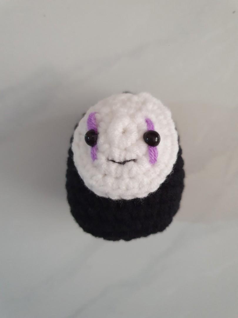 Handmade Crochet No Face Keychain (Spirited Away), Hobbies & Toys ...