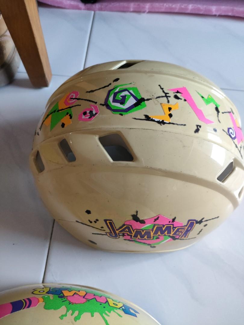 Helmets (Category: Other Sports Equipment and Supplies) located in Singapore. Submitted by krystleyat (Listing ID 1102998599, Image 3). Description: .