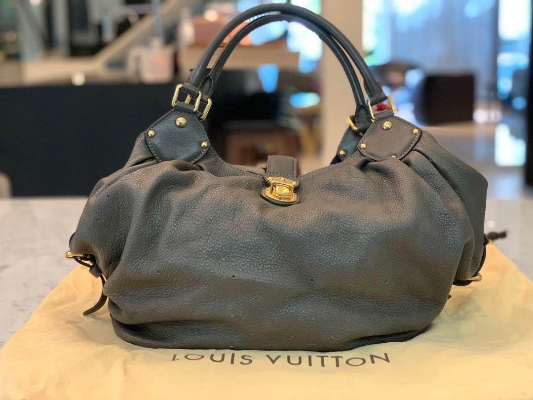 BANANANINA - The superb hobo-chic bag ✨ . Louis Vuitton Mahina Leather  Solar PM Taupe 🔎531386 . #shopatbanananina #banananina #bagsandmore  #louisvuitton #womenbags #onlineshopping #brandedbags #fashion #lifestyle