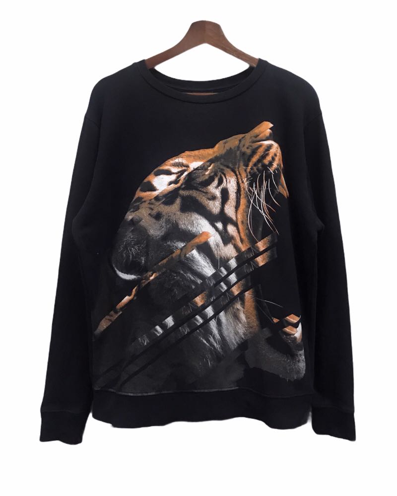 MARCELO BURLON TIGER SWEATSHIRT Men s Fashion Tops