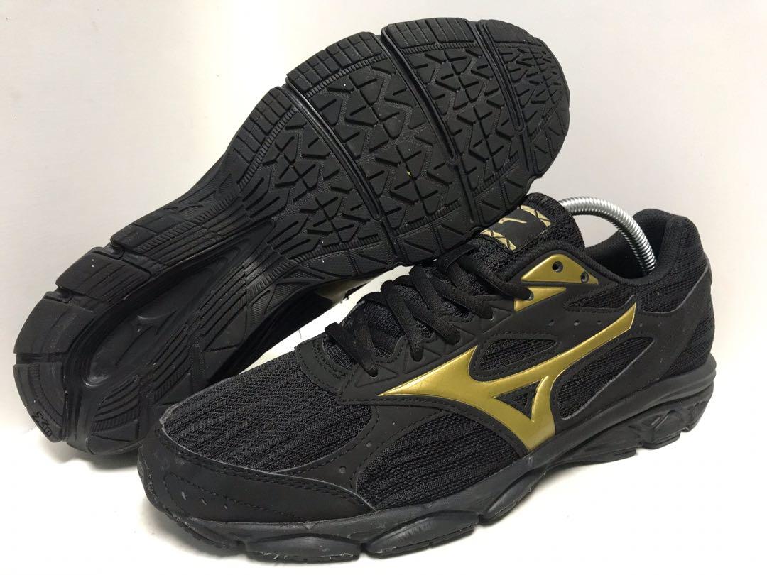 Mizuno Spark 3 9uk Men s Fashion Activewear on Carousell