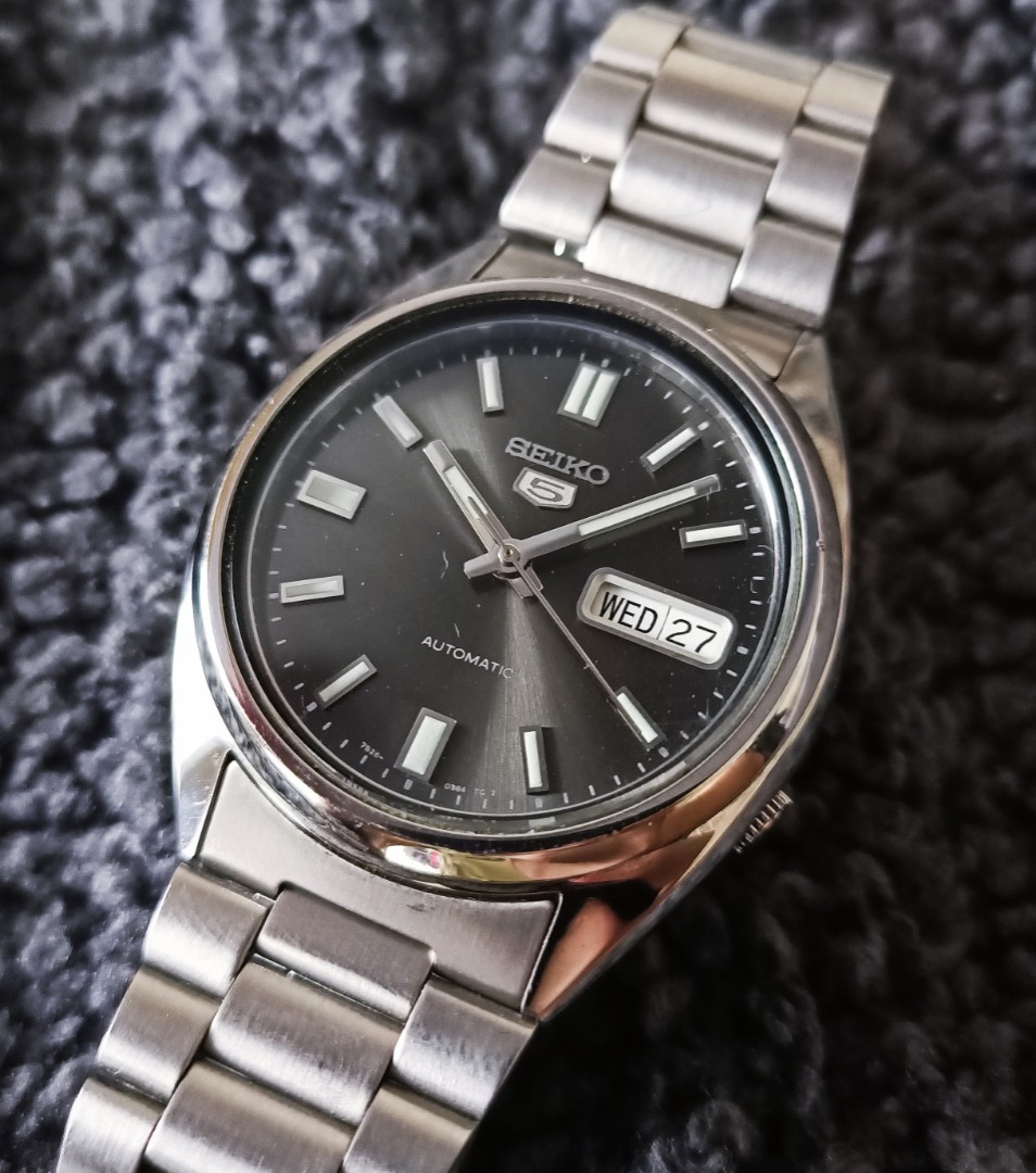 Seiko 5 'Datejust' Sunburst Grey Automatic Dress Watch SNXS79K1  (Discontinued), Men's Fashion, Watches & Accessories, Watches on Carousell