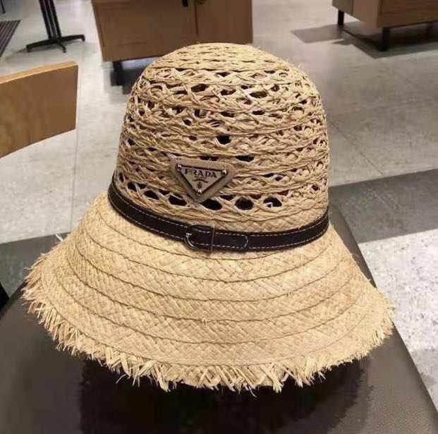 Summer Hat Prada, Fesyen Wanita 
