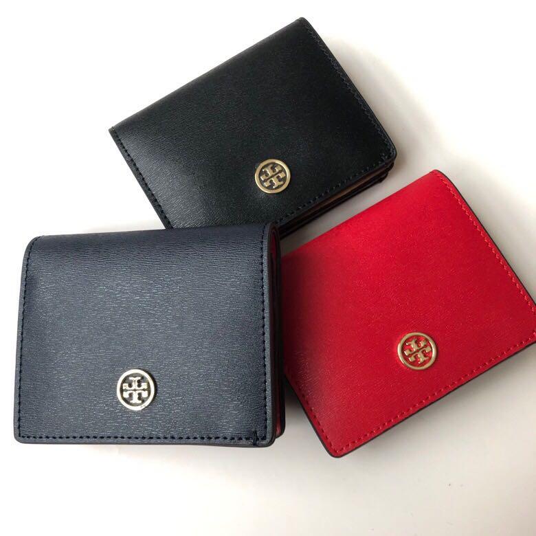 Tory Burch Robinson Bifold Wallet, Women's Fashion, Bags & Wallets, Purses  & Pouches on Carousell