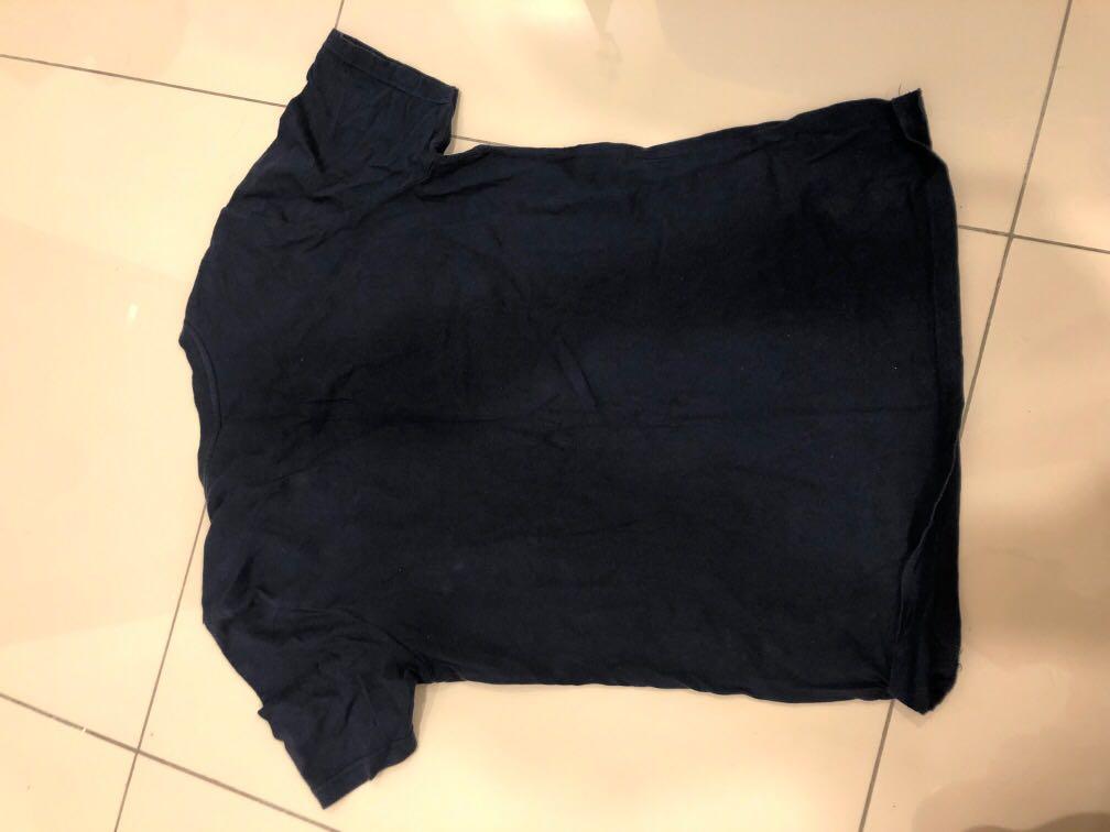 Tshirt (Category: Tshirts & Polo Shirts) located in Kuala Lumpur. Submitted by whtalsosellla (Listing ID 1103132688, Image 3). Description: T shirt condition no problem, seldom use. dark blue refer to pic .