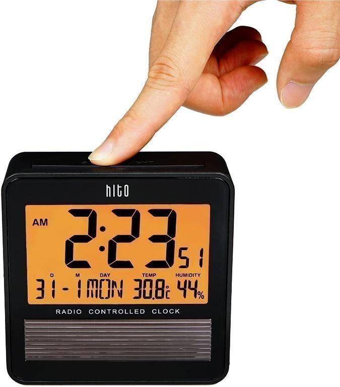 10443) HITO 3.7” Atomic Travel Alarm Clock with Solar Panel, Date Day